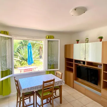 Apartment Chez Madou, T1 En Bas De Et Rez De Jardin A 900m De La Et Des Commerces Frejus