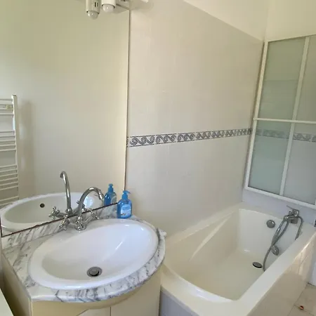 Chez Madou, T1 En Bas De Et Rez De Jardin A 900m De La Et Des Commerces * Frejus