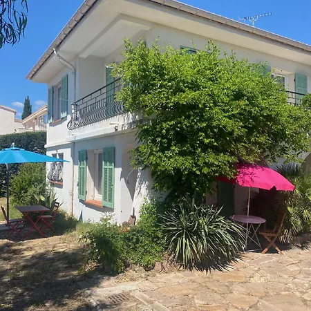 Chez Madou, T1 En Bas De Et Rez De Jardin A 900m De La Et Des Commerces *