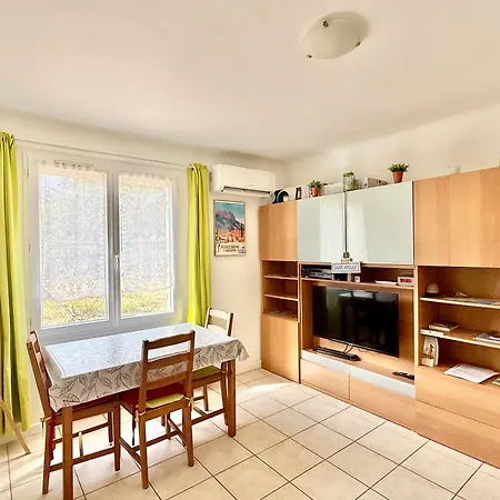 Chez Madou, T1 En Bas De Et Rez De Jardin A 900m De La Et Des Commerces Apartman